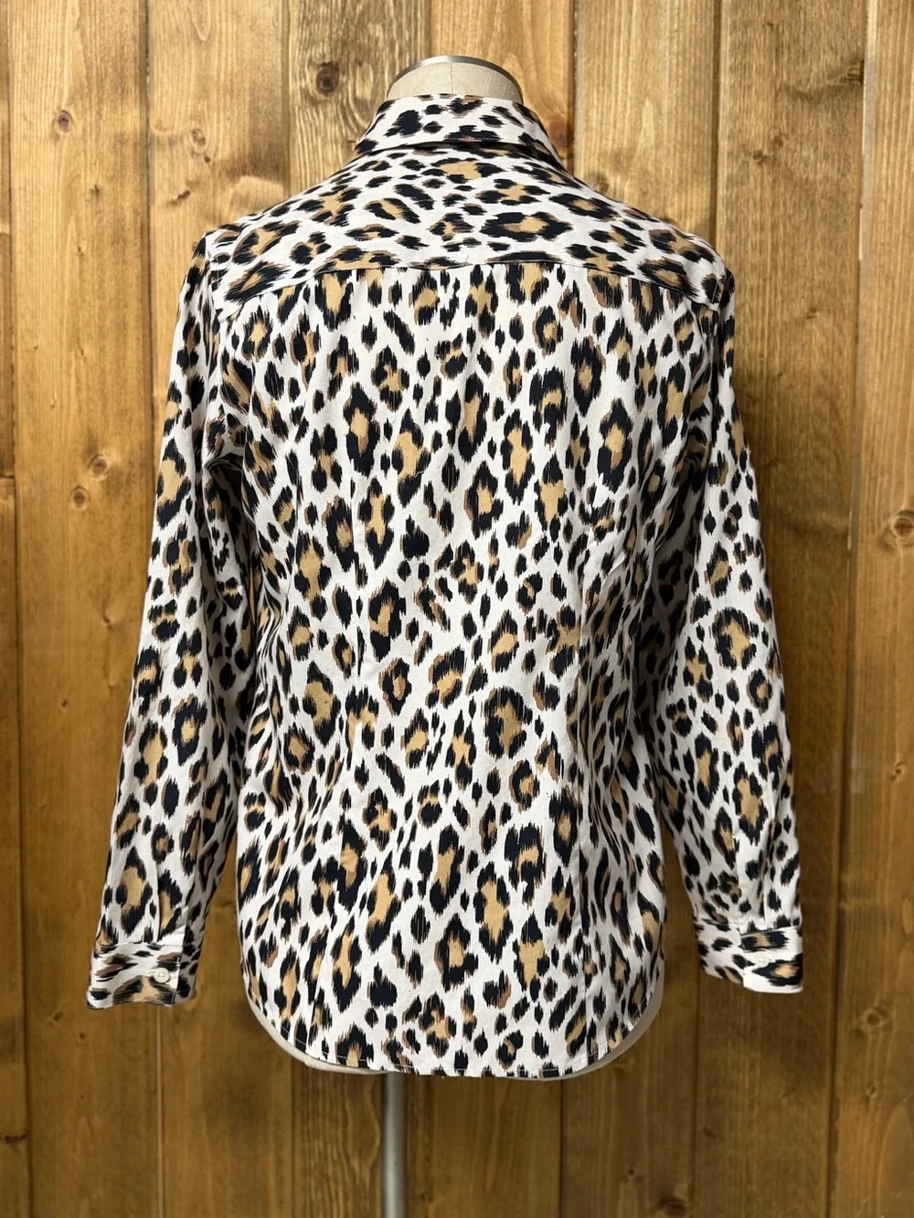 Chico’s 0 Small Leopard Print No Iron 100% Cotton Long Sleeve  Button Down Shirt - Picture 4 of 8
